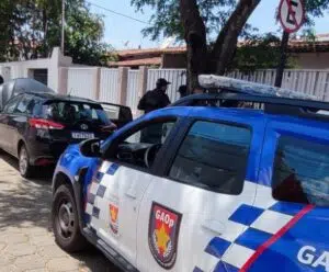 Carro roubado por falso motoboy no Rio de Janeiro é recuperado no ES Carro roubado por falso motoboy no Rio de Janeiro