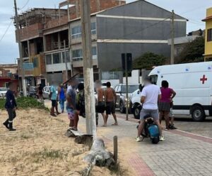 Urgente! Criança é socorrida após se afogar em Marataízes Criança se afoga em Marataízes