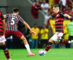 Fluminense faz 2 a 0 no Flamengo e respira no Brasileirão
