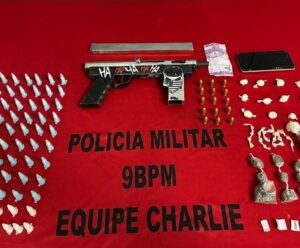 Polícia Militar prende homem com metralhadora e drogas em Cachoeiro Homem preso com metralhadora e drogas em Cachoeiro