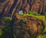 Igrejinha no alto da pedra em Ibiraçu guarda história triste; conheça