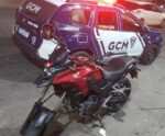 Dois jovens são detidos e motocicleta apreendida em Cachoeiro