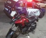 Dois jovens são detidos e motocicleta apreendida em Cachoeiro