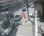 Vídeo mostra motociclista sendo arrastado por carreta em Cachoeiro