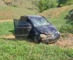 Motorista cai com carro em ribanceira na rodovia Cachoeiro x Muqui