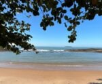 Praia da Gamboa, em Itapemirim, é destino para quem busca sossego