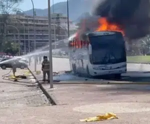 Torcedores do Peñarol e policiais entram em confronto no Rio de Janeiro Torcedores Peñarol - penharol