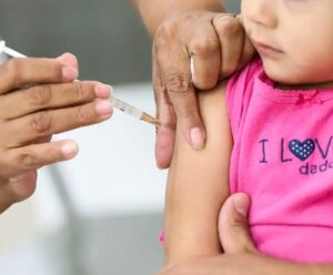 STJ autoriza multa para pais que recusarem vacina contra a Covid-19 Vacinação Infantil