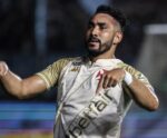 Payet faz dois, Vasco leva susto, mas vence o Bahia pelo Brasileiro