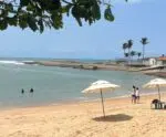 Dia do Idoso: conheça a praia do ES perfeita para os 60 +