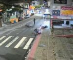 Vídeo | Acidente entre motos deixa três feridos no centro de Alegre