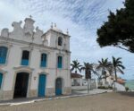 Guarapari tem igreja histórica ao lado de praias famosas