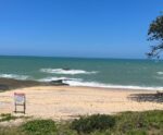 Praia “isolada” no litoral do ES fica ao lado de uma das mais famosas do estado