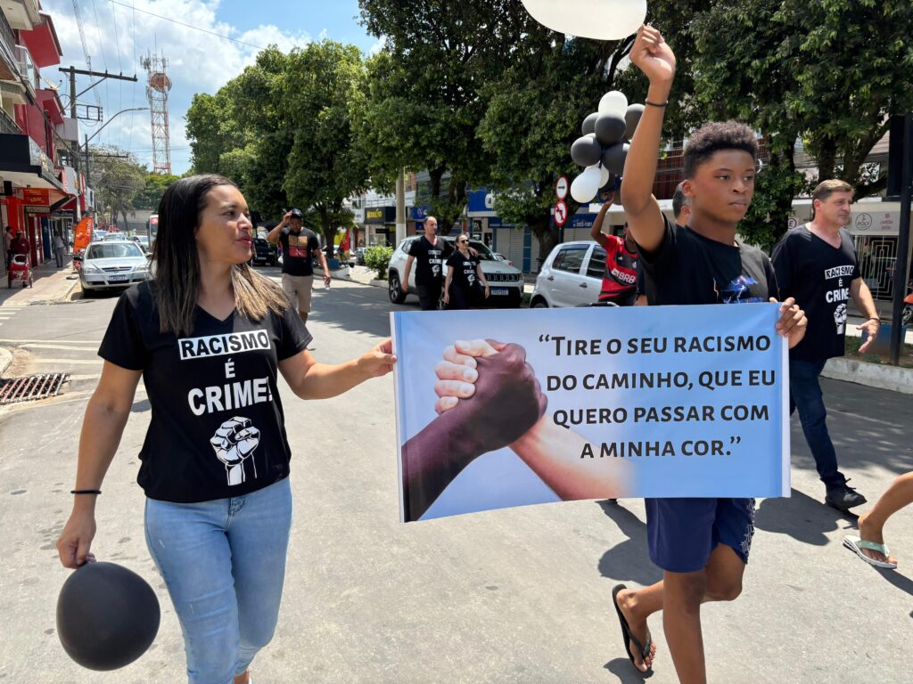 Passeata antirracista em Guaçuí