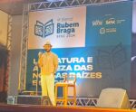 “Consegui chegar na terra deste gênio”, diz Bráulio Bessa sobre Rubem Braga