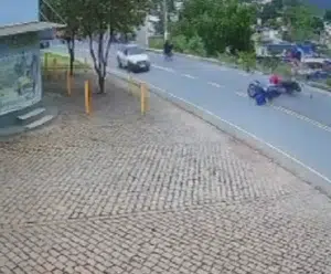 Vídeo mostra batida entre motocicletas em Cachoeiro colisão entre motos