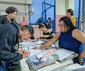 Anchieta: mais 80 famílias recebem escritura de imóveis