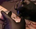 Como saber se a tatuagem está cicatrizando da forma correta?