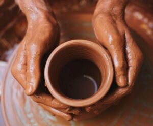 ES: Atendimentos presenciais para cadastro de artesãos começam hoje artesãos e manualistas
