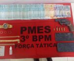 Homem e mulher são detidos com arma, munições e dinheiro em Guaçuí