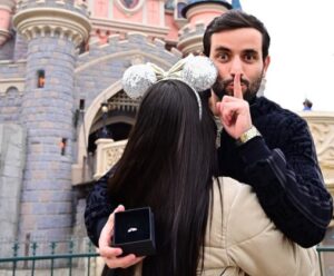 Ex-BBBs Matteus e Isabelle ficam noivos em Paris Matteus e Isabelle