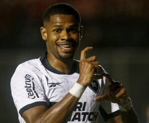 Botafogo x Vitória AO VIVO: onde assistir, horário e escalações Onde assistir Botafogo x Vitória ao vivo