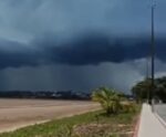 Vem chuva? Morador registra imagem impressionante do tempo em Anchieta