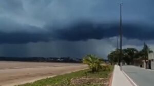 Tempo fechado em Anchieta