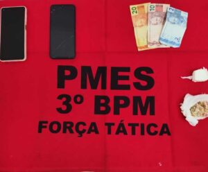Veículo que seguia com drogas de Cachoeiro para Alegre é abordado pela PM Veículo com drogas parado em Alegre