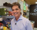 Em Alegre, vice-governador comemora retorno das operações da Cacau Show no ES