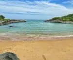 Um paraíso em Guarapari: com águas calmas, conheça a Praia de Una