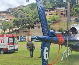 Criança de 1 ano é socorrida por helicóptero após carro pegar fogo no ES
