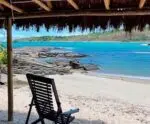 Praia deslumbrante fica “escondida” em condomínio de Guarapari. Saiba