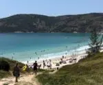 Descubra praia cristalina e acessível no Sudeste do Brasil