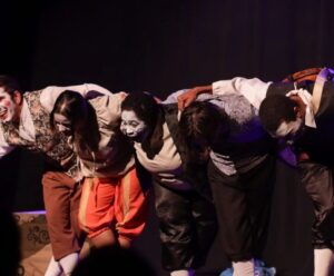 Grupo de teatro de Guaçuí ganha dois prêmios no 5º FESTAR de Araruama RJ
