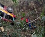 Ônibus cai em ribanceira e deixa 17 mortos e quase 30 feridos na Serra da Barriga