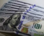 Dólar recua com pressão fiscal nos EUA; confira a cotação desta quarta Imagem ilustra dólar hoje