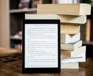 Livro digital ou impresso: qual opção é mais sustentável? livro digital