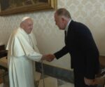 Vaticano: governador Casagrande é recebido pelo Papa Francisco