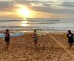 Que tal uma aula de surf em uma das belas praias do ES? Saiba mais