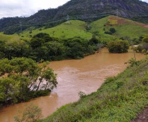 Comportas abertas: Usina Hidrelétrica emite alerta no Caparaó
