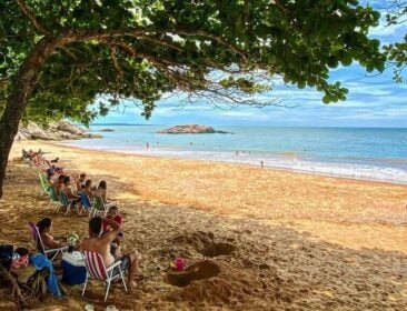 Do mar cristalino às falésias: 7 praias incríveis para conhecer no Sul do ES