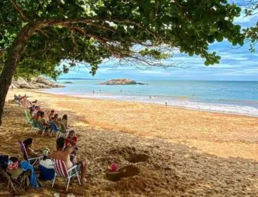 Do mar cristalino às falésias: 7 praias incríveis para conhecer no Sul do ES