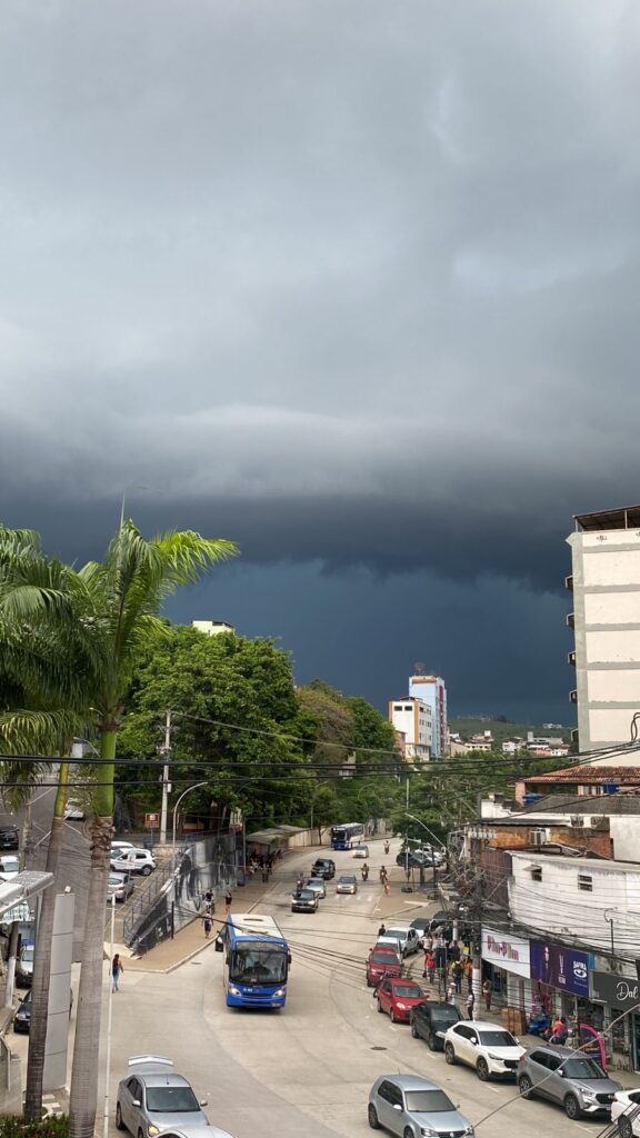 Dia vira noite e assusta moradores de Cachoeiro; veja imagens 10 WhatsApp Image 2024 12 19 at 17.24.15 1