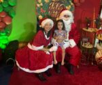 Vereador de Cachoeiro se veste de Papai Noel e distribui presentes