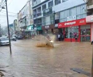 Temporal causa alagamentos e transtornos em Conceição do Castelo