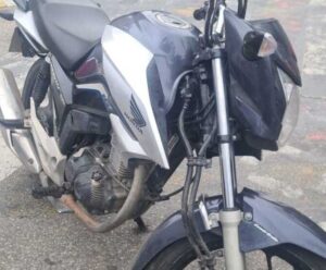Motocicleta clonada é apreendida no Centro de Cachoeiro; confira Motocicleta clonada em Cachoeiro