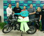 Presentão de Natal: Associado Sicoob Credirochas ganha moto zero na campanha Capital Premiado Sicoob
