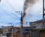 Vídeo | Fiação em poste pega fogo e assusta moradores em Cachoeiro