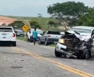Vídeo | Após causar acidente, motorista embriagado é preso em Kennedy